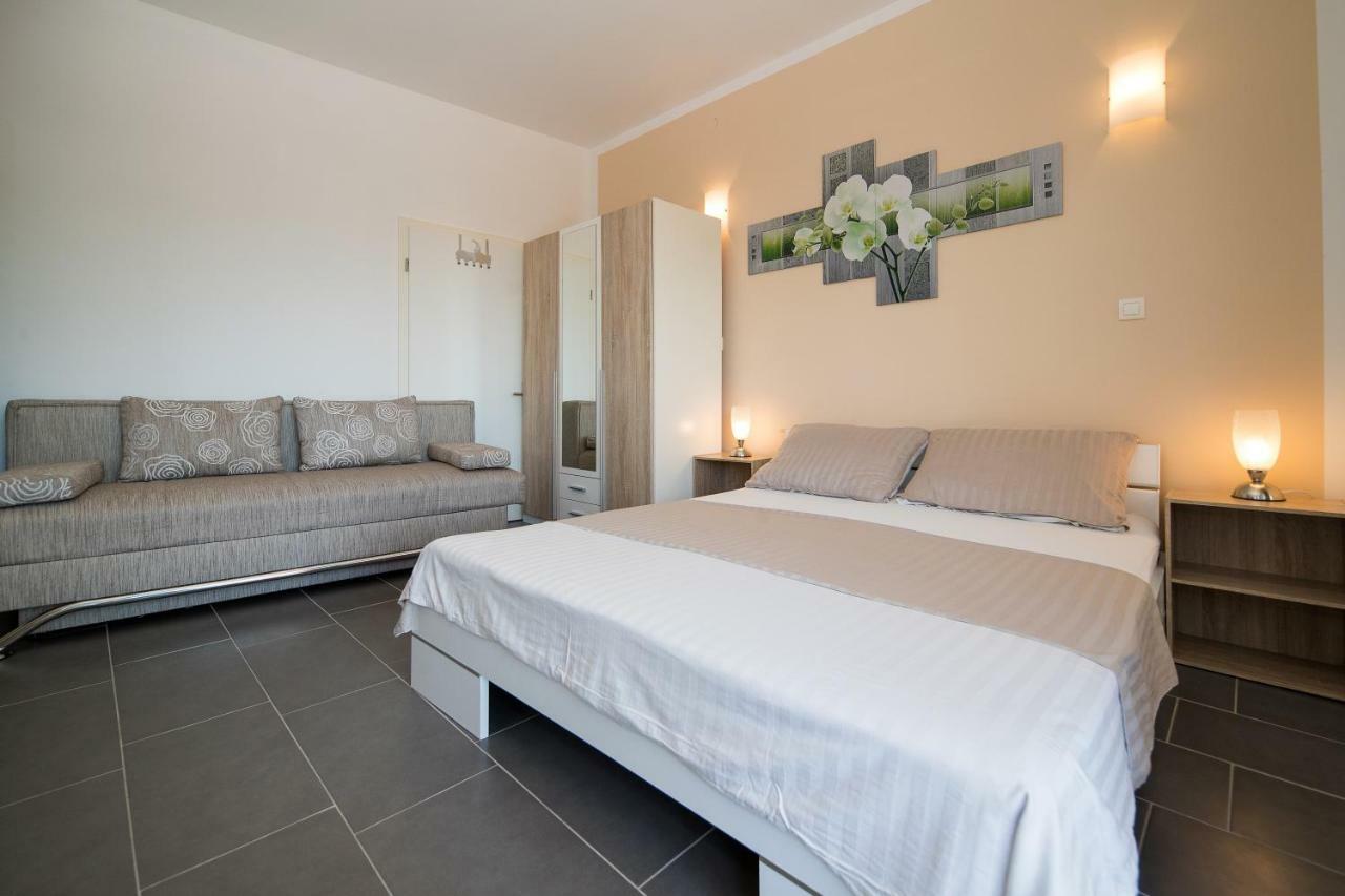 Apartment Zorica ซริกเวนิซา ภายนอก รูปภาพ